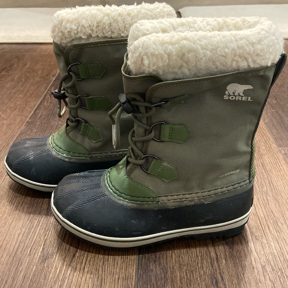 Sorel Yoot Pac kids boots, size 3